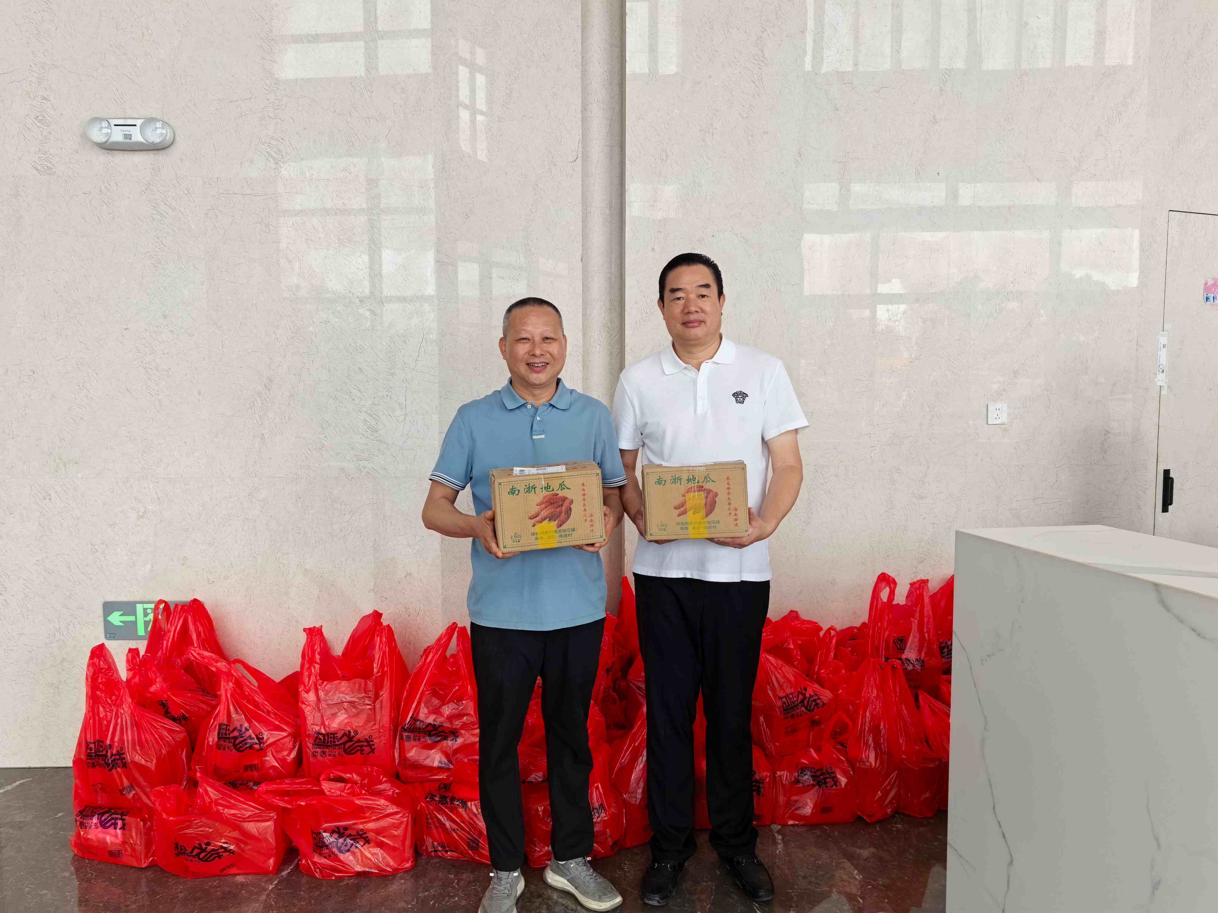 &ldquo;党建引领助农纾困 爱心帮扶彰显担当&rdquo;&mdash;&mdash;海南万泰公司开展爱心助农活动